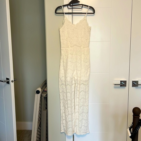 White lace jumpsuit - Picture 1 of 3